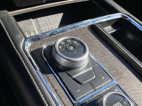 Used 2021 Ford Expedition Max Limited image 19