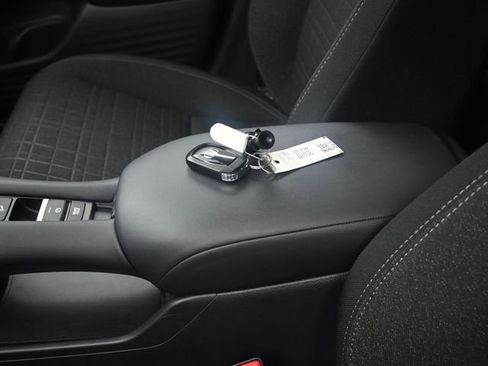Used 2025 Honda HR-V LX image 9