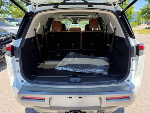 New 2026 Nissan Pathfinder Platinum w/ Cargo Package AWD/4WD image 10