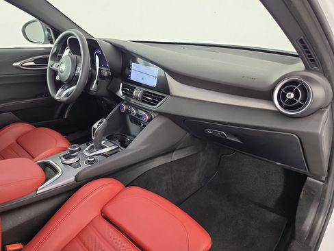 Used 2025 Alfa Romeo Giulia w/ Veloce Package Rwd image 43