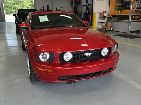 Used 2005 Ford Mustang GT Premium RWD image 3