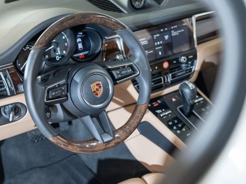 Certified 2026 Porsche Macan AWD/4WD image 15