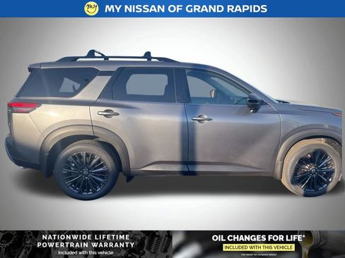 New 2026 Nissan Pathfinder SL w/ SL Premium Package AWD/4WD image 7