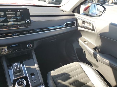Used 2024 Mitsubishi Outlander SE image 14