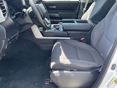 Used 2022 Toyota Tundra SR5 w/ SR5 Convenience Package AWD/4WD image 12