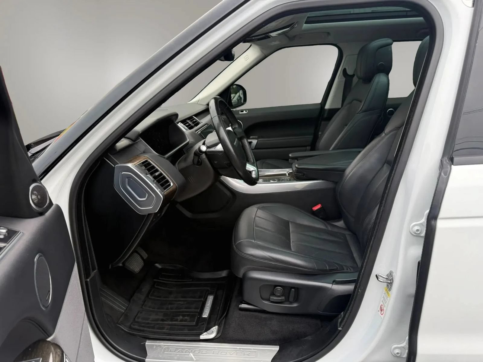Used 2019 Land Rover Range Rover Sport HSE AWD/4WD image 14