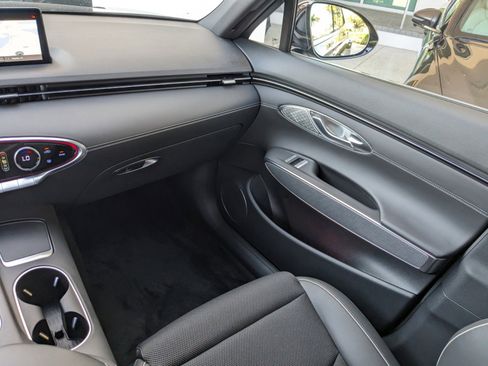 Used 2024 Genesis GV70 3.5T Sport image 12