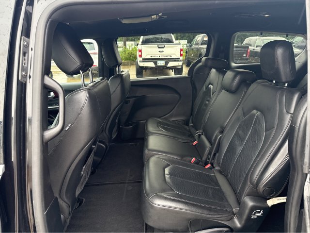 Used 2019 Chrysler Pacifica Touring-L FWD image 10