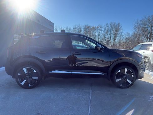 New 2026 Nissan Kicks SR image 4