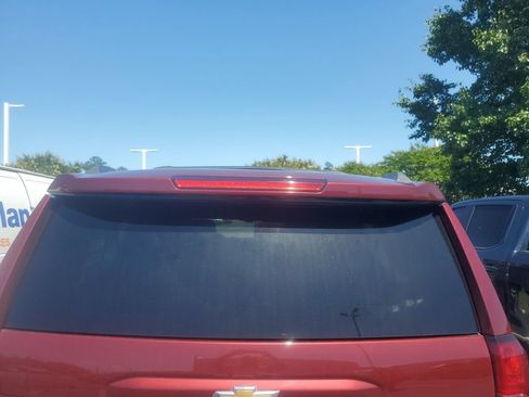Used 2018 Chevrolet Suburban Premier RWD image 3