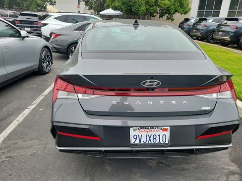 Used 2025 Hyundai Elantra Limited FWD image 4