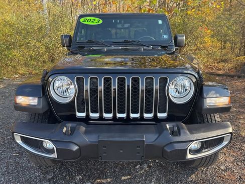 Used 2023 Jeep Gladiator Overland image 2