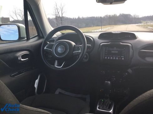 Used 2020 Jeep Renegade Latitude w/ Cold Weather Group image 21