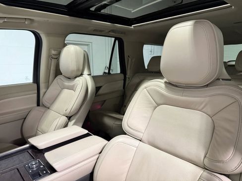 Used 2019 Lincoln Navigator L Reserve AWD/4WD image 17