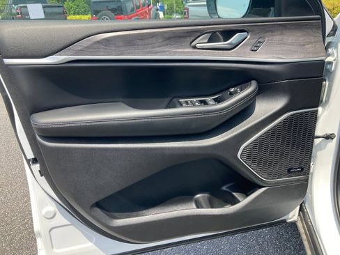 New 2024 Jeep Grand Cherokee Limited 4xe w/ Luxury Tech Group II image 11