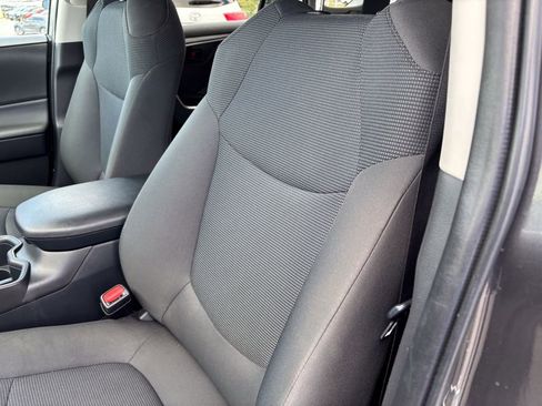 Certified 2025 Toyota RAV4 LE FWD image 19