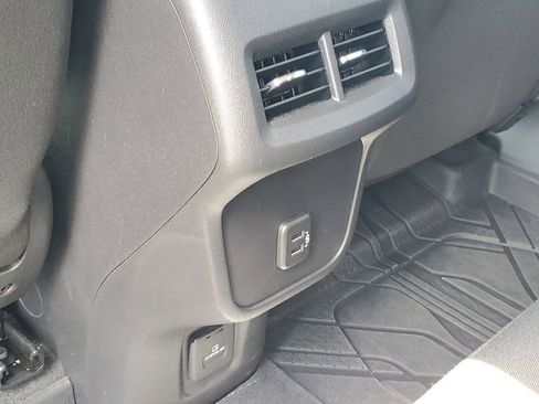 Certified 2024 Chevrolet Equinox LT FWD image 33