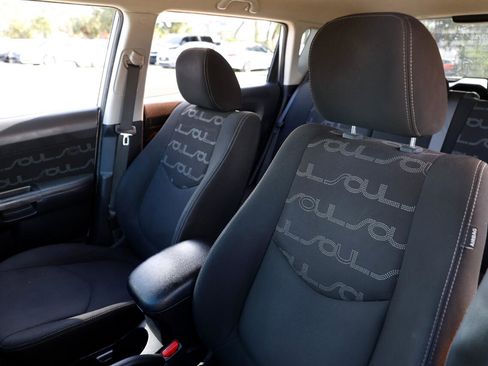 Used 2012 Kia Soul + image 6