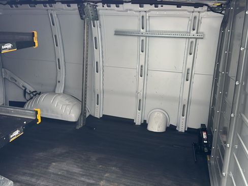 Used 2023 GMC Savana 2500 w/ Driver Convenience Package image 10