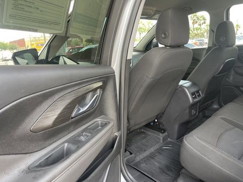 Used 2023 GMC Terrain SLE w/ Driver Convenience Package image 25