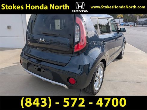 Used 2017 Kia Soul + image 4