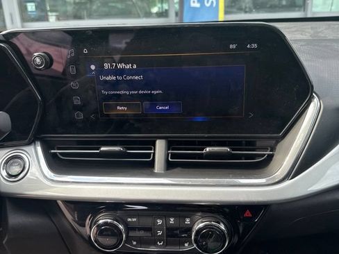 Used 2024 Chevrolet Trax LT w/ Driver Confidence Package FWD image 4