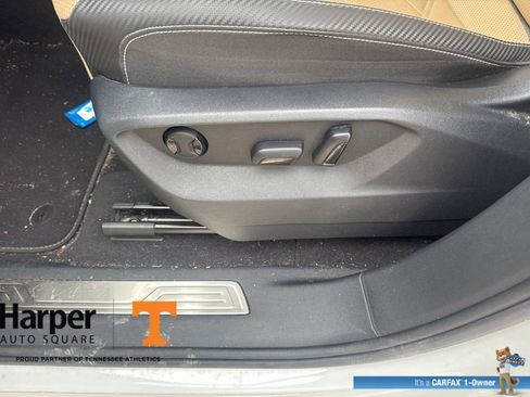 Used 2024 Volkswagen Atlas Cross Sport SE w/ Panoramic Sunroof Package image 18