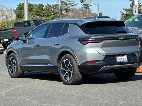Used 2025 Chevrolet Equinox EV LT w/ Convenience Package image 7