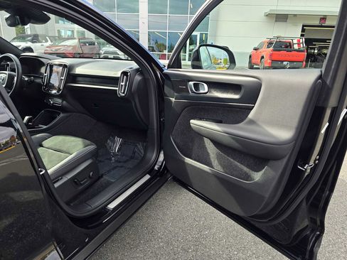 Used 2023 Volvo C40 P8 Recharge Ultimate image 10