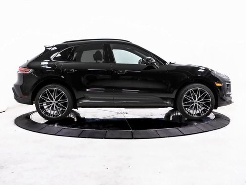 Certified 2025 Porsche Macan image 10