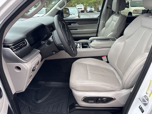 Used 2024 Jeep Wagoneer Series III image 11