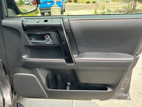 Used 2021 Toyota 4Runner Venture w/ Moonroof Package AWD/4WD image 32