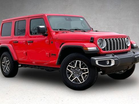 Used 2025 Jeep Wrangler Unlimited Sahara AWD/4WD image 20