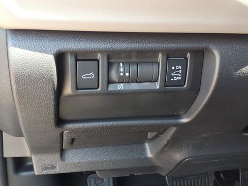 Certified 2025 Subaru Forester Premium AWD/4WD image 19