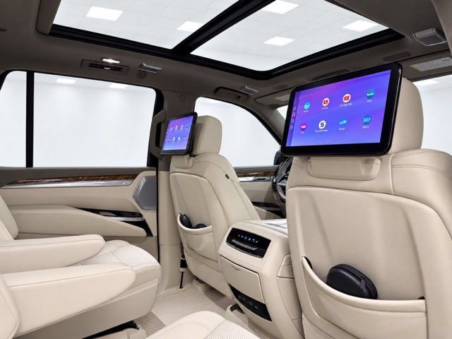 Used 2025 Cadillac Escalade Sport Platinum w/ LPO, Floor Liner Package AWD/4WD image 24