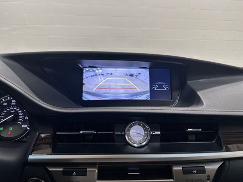 Used 2018 Lexus ES 350 w/ Navigation System Package image 25