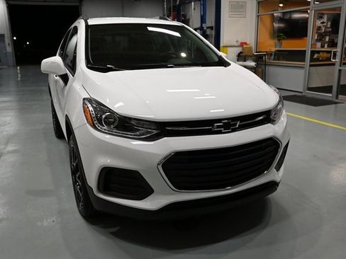 Used 2022 Chevrolet Trax LT w/ Driver Confidence Package image 3