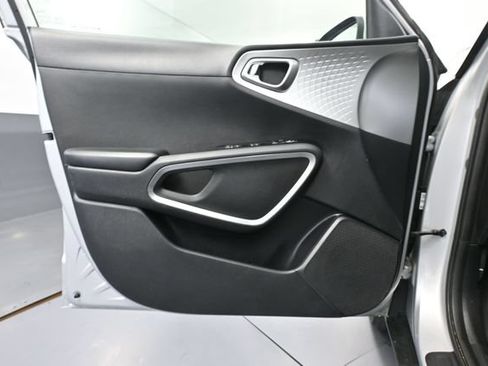 Used 2020 Kia Soul LX FWD image 16