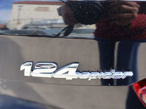 Used 2018 FIAT 124 Spider Classica w/ Technology & Siriusxm Group RWD image 10