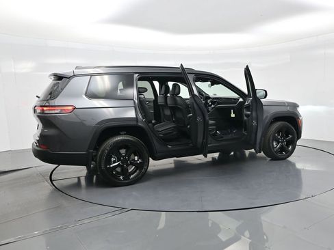 New 2025 Jeep Grand Cherokee L Altitude image 40