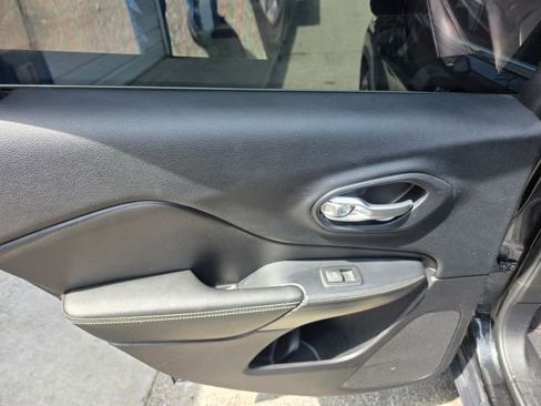 Used 2016 Jeep Cherokee Limited AWD/4WD image 18