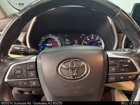 Used 2020 Toyota Highlander XLE FWD image 24
