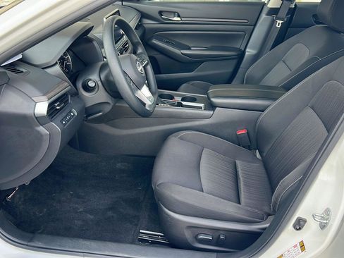 Used 2025 Nissan Altima 2.5 SV image 10