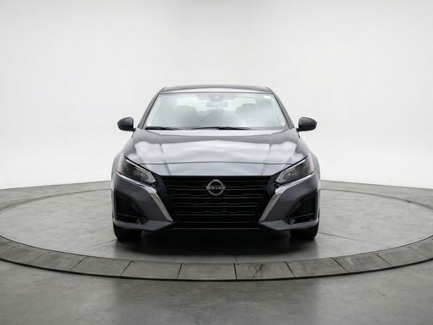 Used 2025 Nissan Altima 2.5 SV image 2