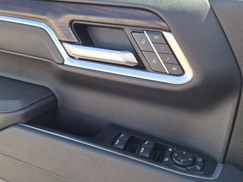 Used 2025 GMC Sierra 1500 SLT RWD image 17