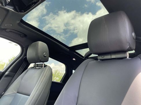 New 2026 Land Rover Range Rover Velar Dynamic SE AWD/4WD image 16