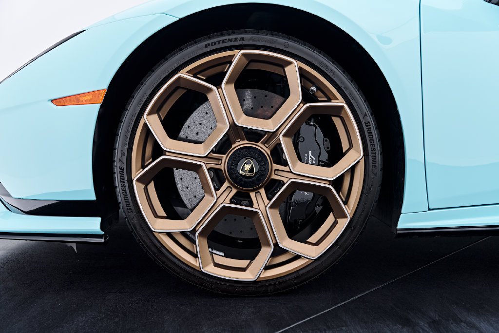 Used 2024 Lamborghini Huracan Tecnica RWD image 3