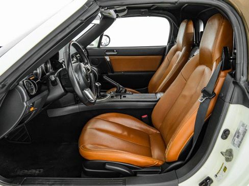 Used 2008 MAZDA MX-5 Miata Grand Touring w/ Premium Pkg RWD image 27