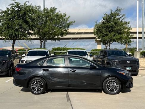 Used 2023 Kia Forte LXS FWD image 5