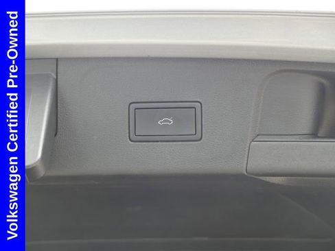 Used 2025 Volkswagen Atlas SE AWD/4WD image 9